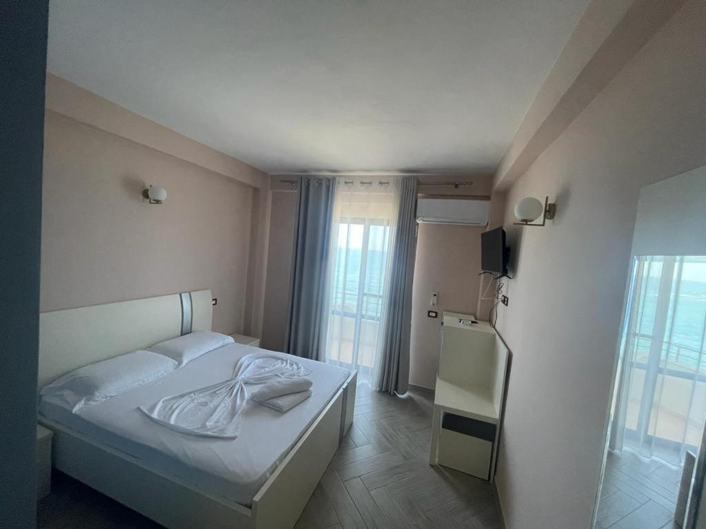 Hotel Ferrara Дуррес Екстер'єр фото