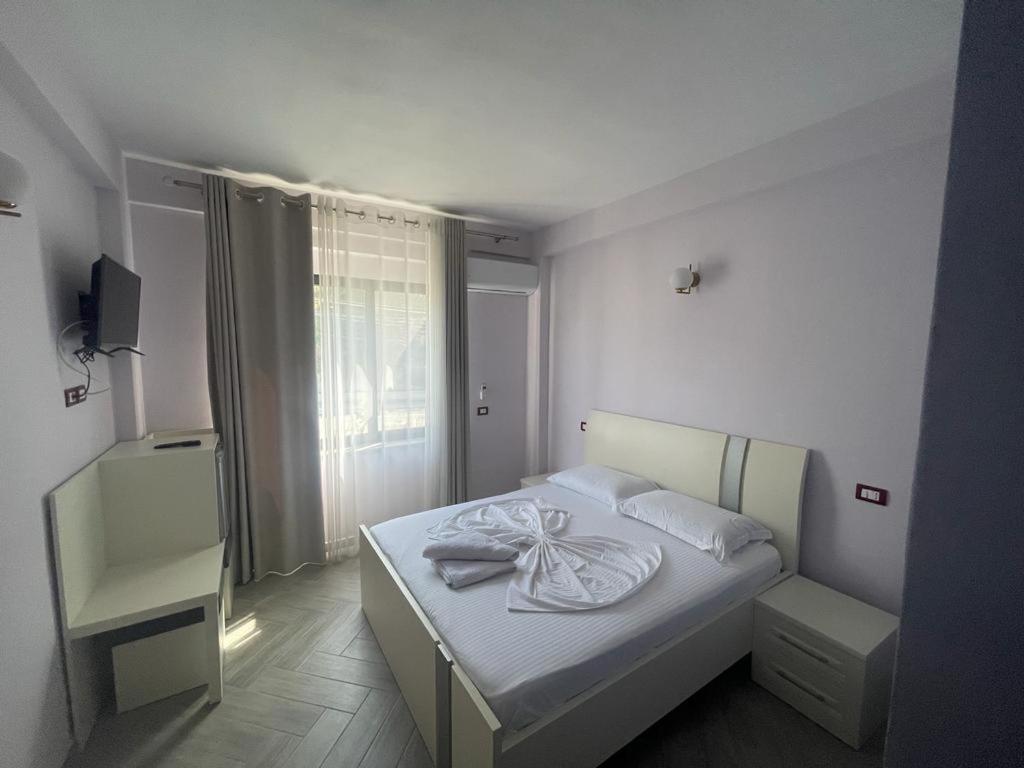 Hotel Ferrara Дуррес Екстер'єр фото
