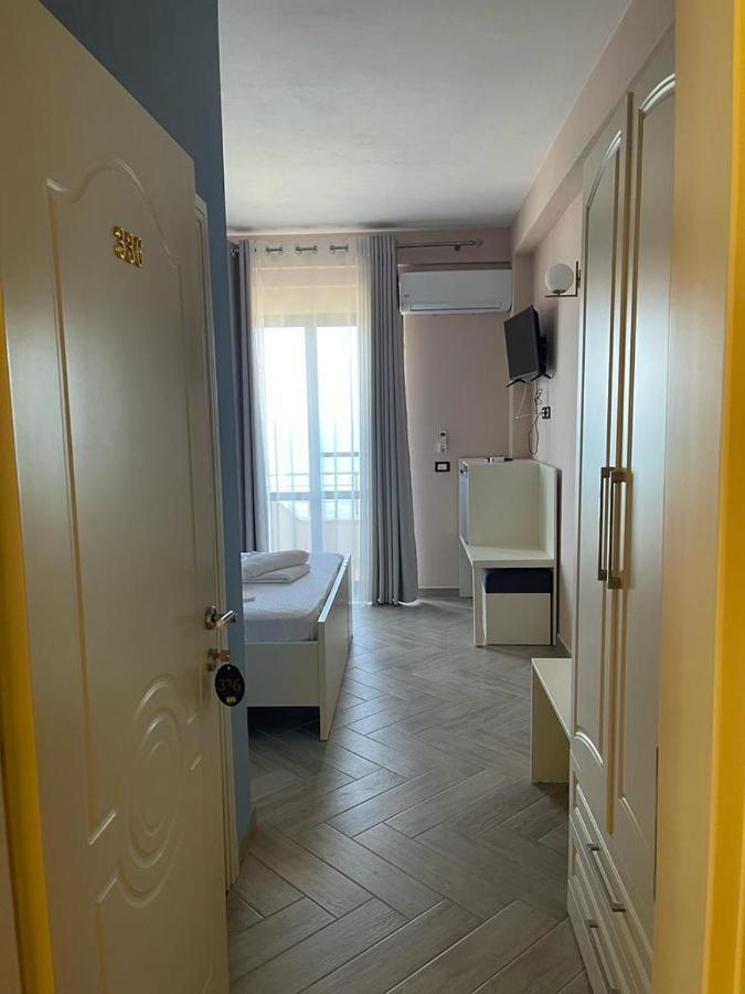 Hotel Ferrara Дуррес Екстер'єр фото