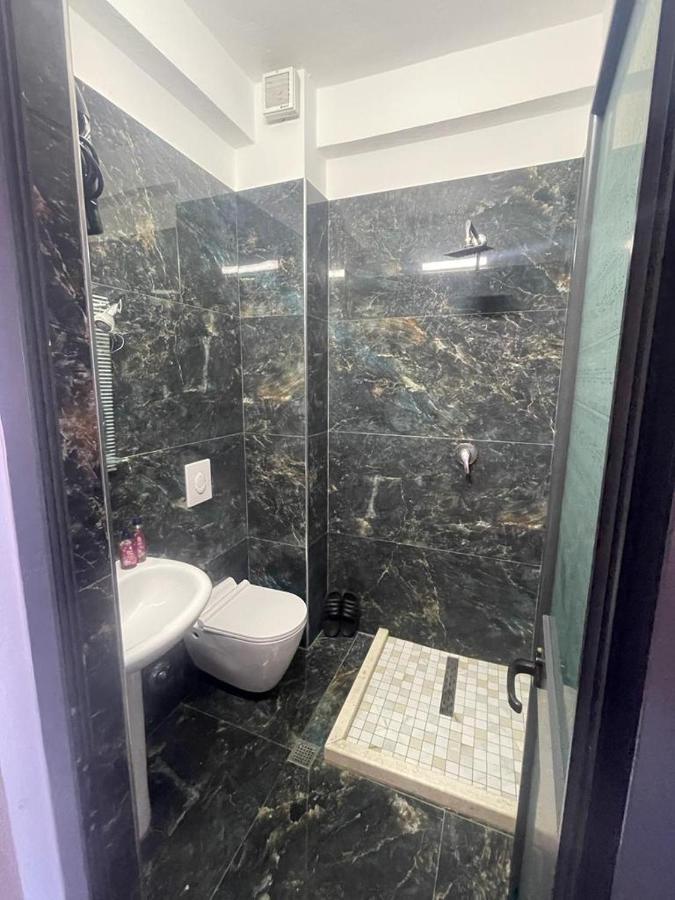 Hotel Ferrara Дуррес Екстер'єр фото
