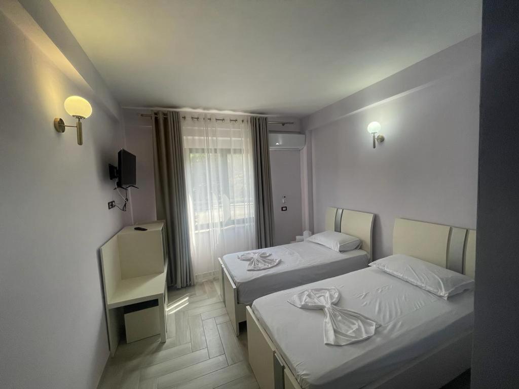 Hotel Ferrara Дуррес Екстер'єр фото